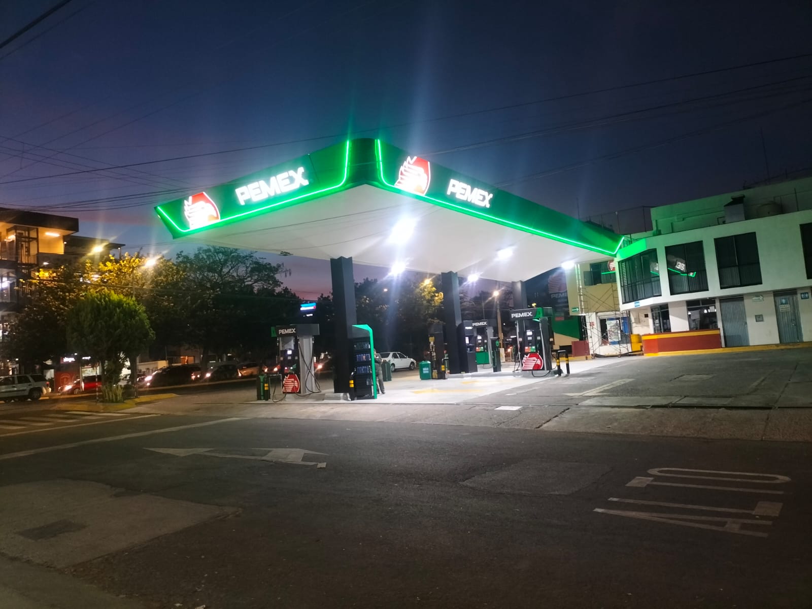 Gasolinera completa